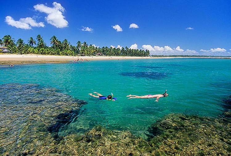 Taipus de Fora e uma das melhores praias e piscinas naturais da Bahia