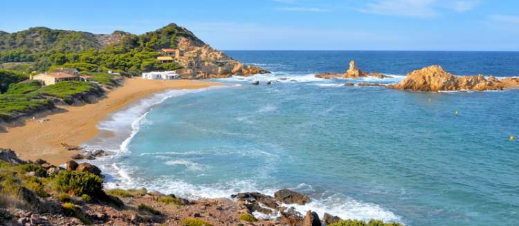 Cala Pregonda e uma das praias de Menorca na Espanha