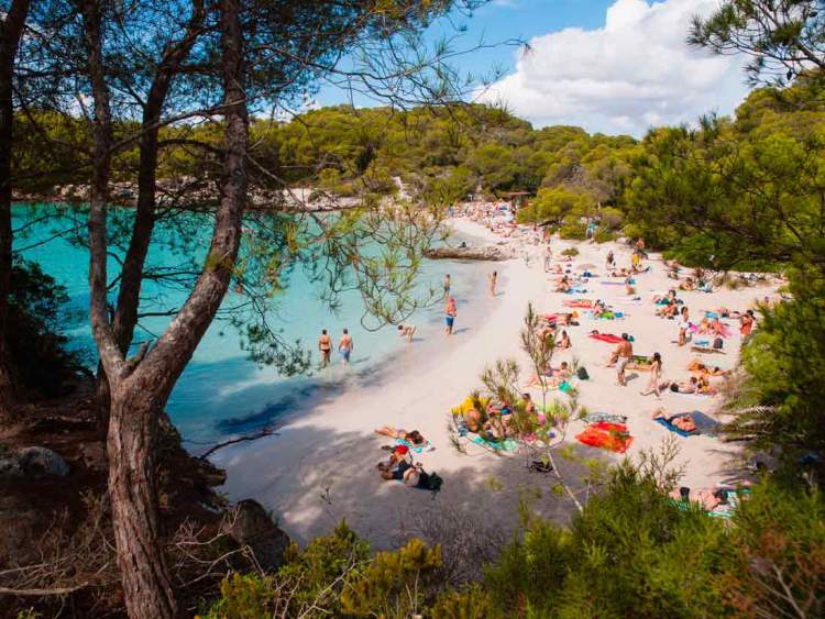 Cala Turqueta e uma das praias de Menorca na Espanha