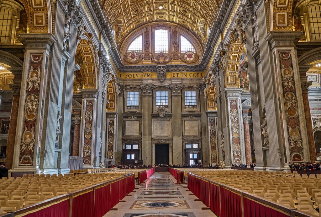A Basílica de São Pedro é um dos princípais pontos turístivos religiosos de quem vai conhecer o Vaticano.